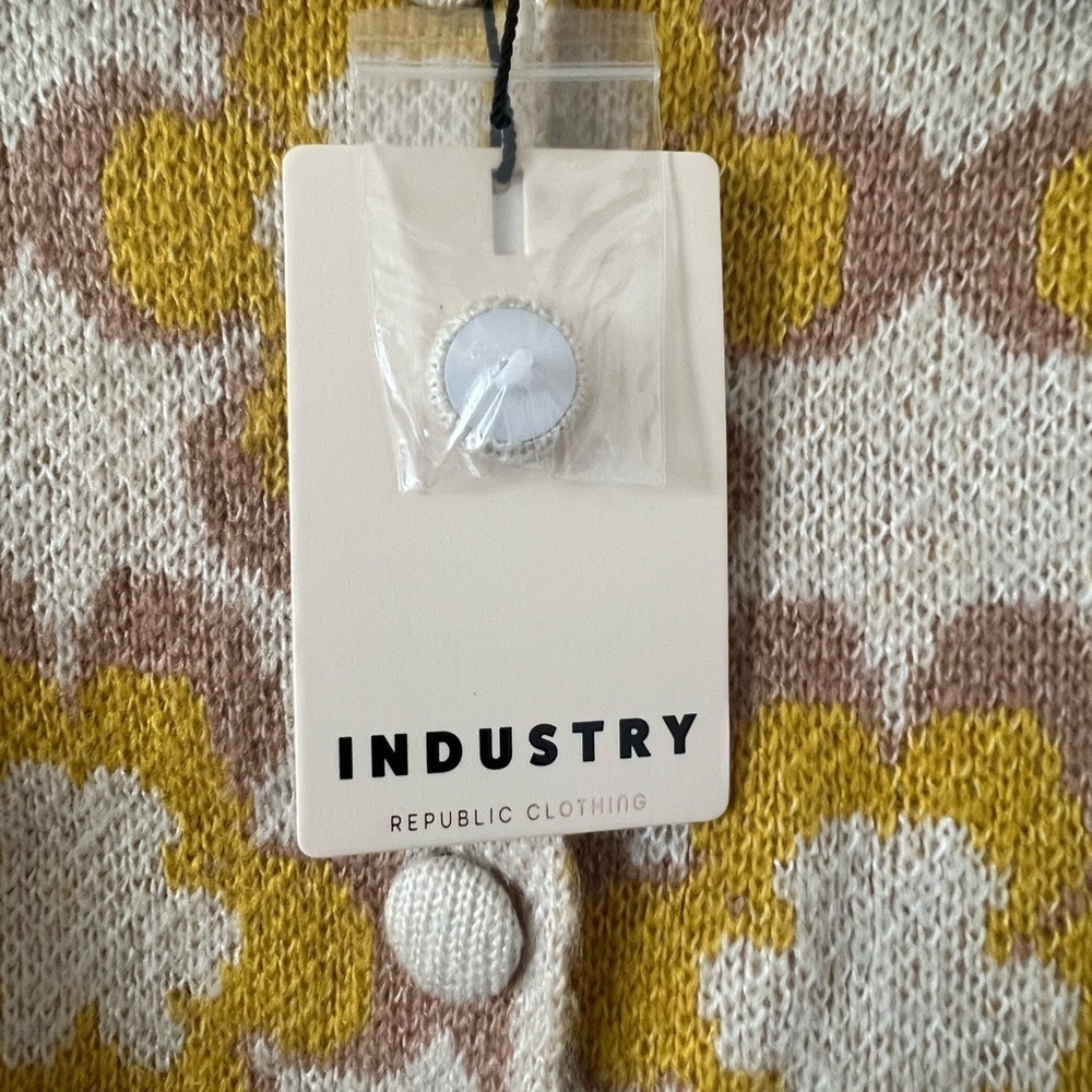 NWT Industry Floral Cropped Button Front Cardigan - Picture 2 of 8